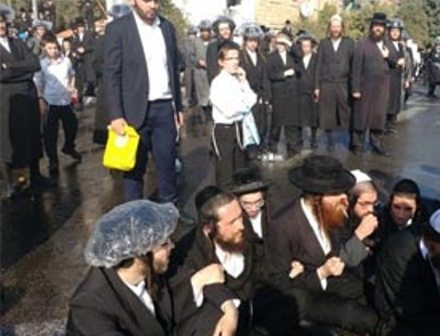 İsrail'de Yahudiler, polisle çatıştı