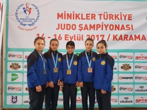 Büyükşehirli judocular madalyaları topladı