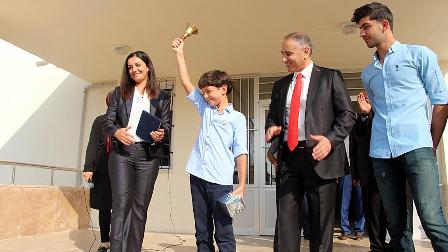 Şehidin adı verilen okulda ilk ders zilini oğlu çaldı