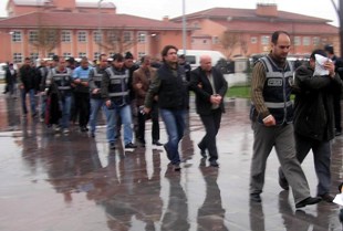 11 zanlı tutuklandı