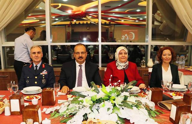 Gaziler yemekte buluştu