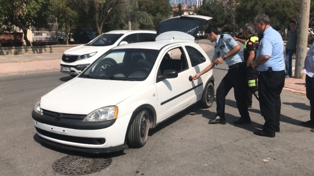 Ehliyetsiz sürücü kaza yapıp kaçtı
