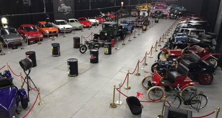 KKTC’deki klasik araba müzesi geçmişe ayna tutuyor