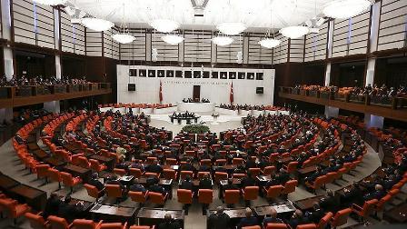 Meclis'te tezkere için olağanüstü toplantı başvurusu Kahraman'a sunuldu