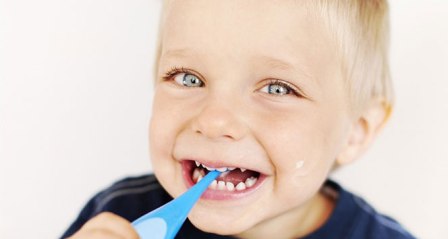 Çocuklarda okul öncesi diş çürüklerine karşı fissür önlemi