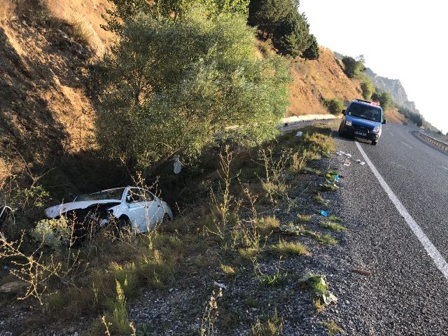 Konya'da otomobil şarampole devrildi: 1 ölü, 2 yaralı