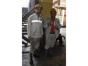 "Koltuklar kirlenmesin" diye ayakta yolculuk eden madenciler mesaiye başladı