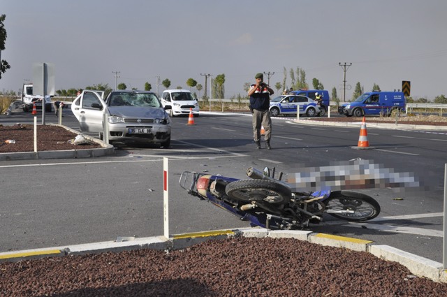 Konya'da otomobil ile motosiklet çarpıştı: 1 ölü, 4 yaralı