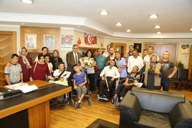 ONLARIN MUTLULUĞUYLA MUTLU OLUYORUZ