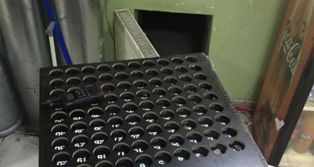 Kumar oynayabilmek için gizli geçit bile yapmışlar