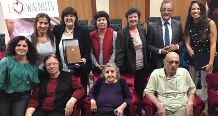 Diyetisyen İpek Özger, 'Dünya Alzheimer Farkındalık Günü' kapsamında yaşlılar ile buluştu