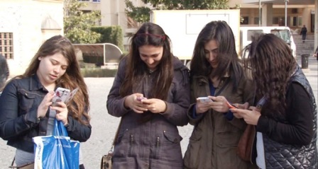 Gençlerin yarısı doktordan önce internete başvuruyor