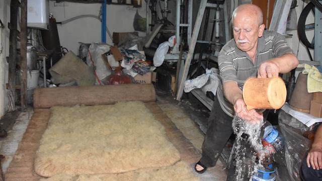 20 metrekarede keçeye hayat veriyor