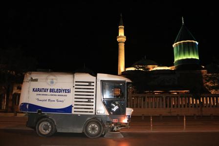 KARATAY'DA TEMİZLİK FAALİYETLERİ GECE/GÜNDÜZ DEVAM EDİYOR