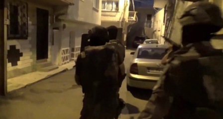 5 ilde zehir tacirlerine operasyon: 19 gözaltı