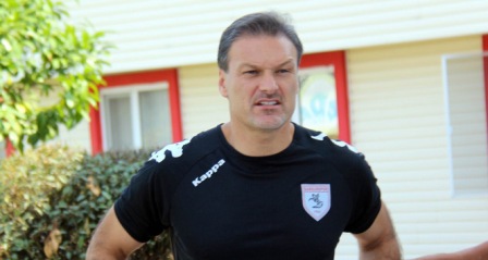 Alpay Özalan’ın istifası yılan hikayesine döndü