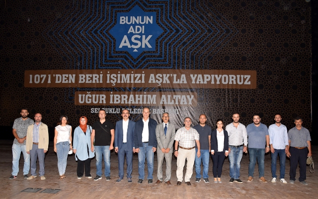 MİMARLAR SELÇUKLU KONGRE MERKEZİNİ BEĞENDİ