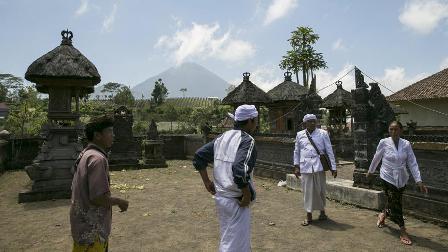 VANUATU’ DA Kİ AMBAE ADASI  YANARDAĞ TEHDİDİ ALTINDA