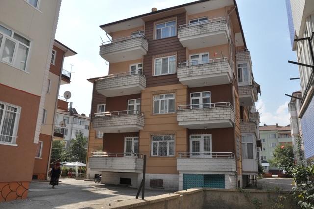 Konya'da 3. kattan düşen bebek ağır yaralandı