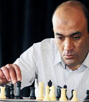 Gök, Memati gibi pozlar veriyordu