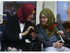Bakan Kaya'dan huzurevi ziyareti