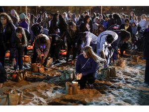 ABD'de aile içi şiddete mum yakarak dikkat çektiler