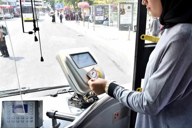 Öğrenciler Elkart İle 3 Gün Ücretsiz Ulaşımdan Memnun