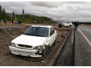 Sivas'ta iki otomobil çarpıştı: 7 yaralı