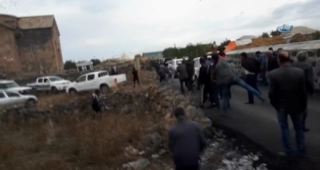 Gürcistan’da Ermeni grup ile polis arasında arbede