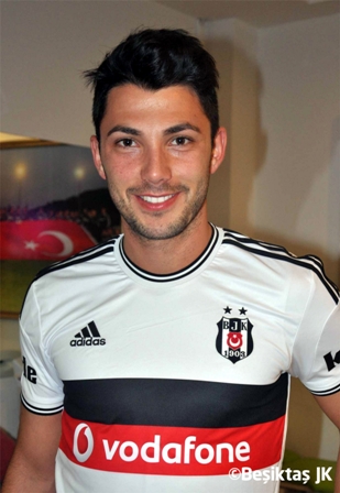 Beşiktaşlı futbolcu Tolgay Arslan köyünü ziyaret etti