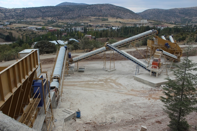 Bozkır Belediyesi taş ocağı üretim tesisi hizmete girdi