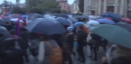 Polonyalı kadınlardan hükümet karşıtı protesto