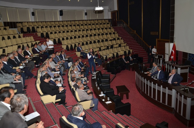 HANÇERLİ MUHTARLARLA İSTİŞARE TOPLANTISI DÜZENLEDİ