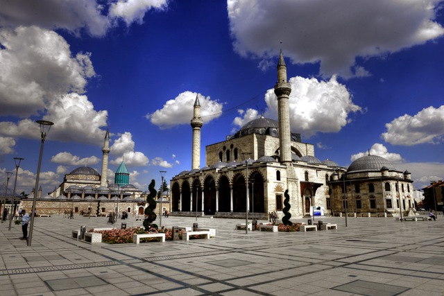 Tarihi Camileri Gelecek Kuşaklara Aktarıyoruz