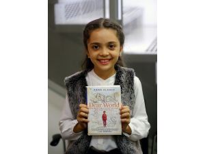 New York'ta kitaplarını imzalayan Bana'ya yoğun ilgi