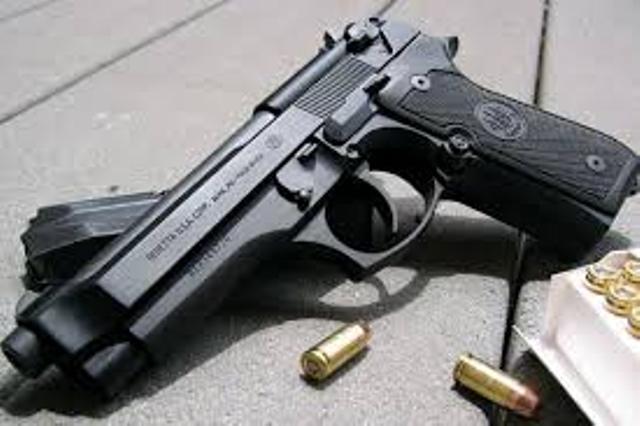 Muhtar tartıştığı şahsı beylik tabancasıyla vurdu