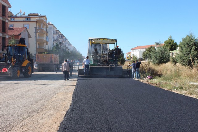 Beyşehir’de yeni hastane yolunda sıcak asfalt