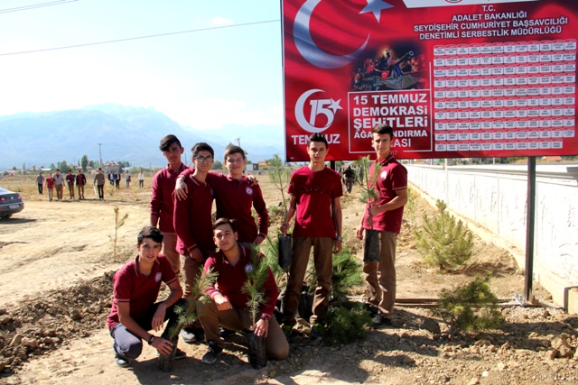 15 Temmuz şehitleri anısına fidan dikimi