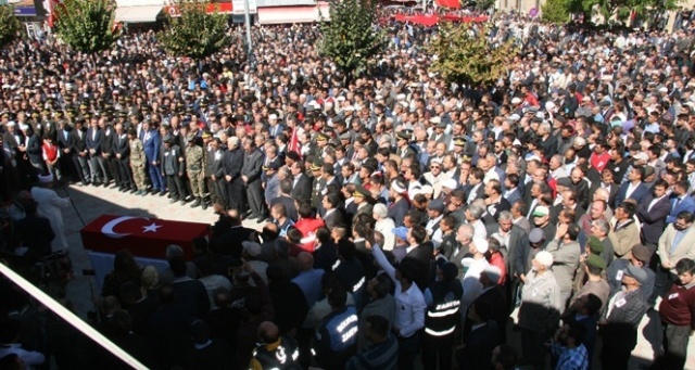 Afyonkarahisar şehidini son yolculuğuna uğurladı