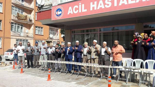 Acil Hastalara Vakfı Aşure dağttı