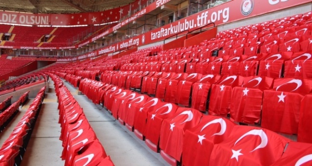 Eskişehir Stadı Türk bayrakları ile donatıldı.