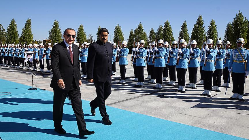 Erdoğan, Venezuela Devlet Başkanı Maduro'yu resmi törenle karşıladı.