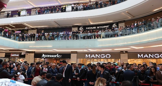 Necati Şaşmaz’a Konya’da yoğun ilgi