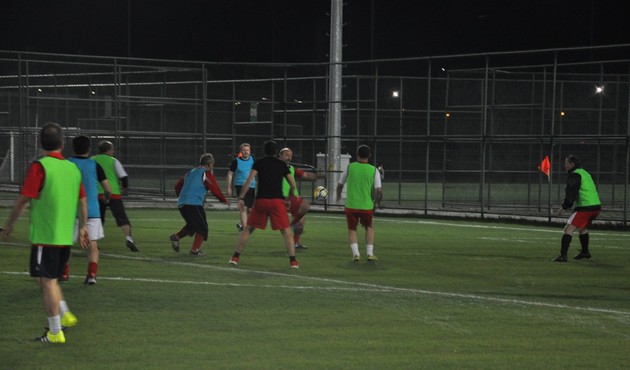 AK Partili bakanlar futbol sahasında stres attı... / VİDEO