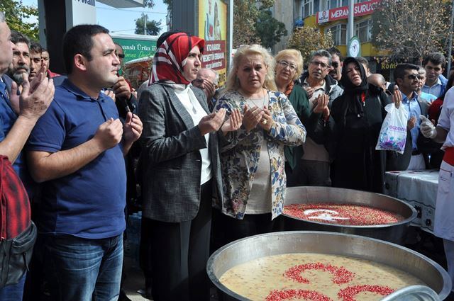 MHP Selçuklu Teşkilatı aşure dağıttı