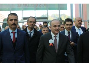 Bakan Özlü, AİBÜ akademik yılı açılışına katıldı