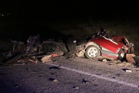 Düğünden dönen aile kaza yaptı: 1 ölü, 1’i ağır 3 yaralı