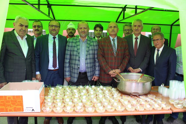 Zirve Sürücü Kursu, öğrencilere Aşure dağıttı