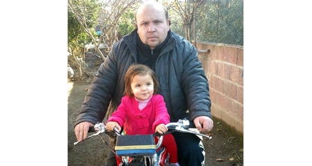 Baba ile küçük kızı kaza kurbanı