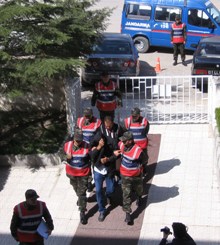 Kamyon borcu yüzünden koyun hırsızlığı